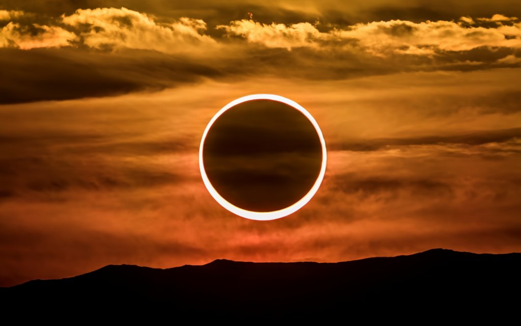 Si se retiran las nubes, en Vigo podremos ver el eclipse total de sol