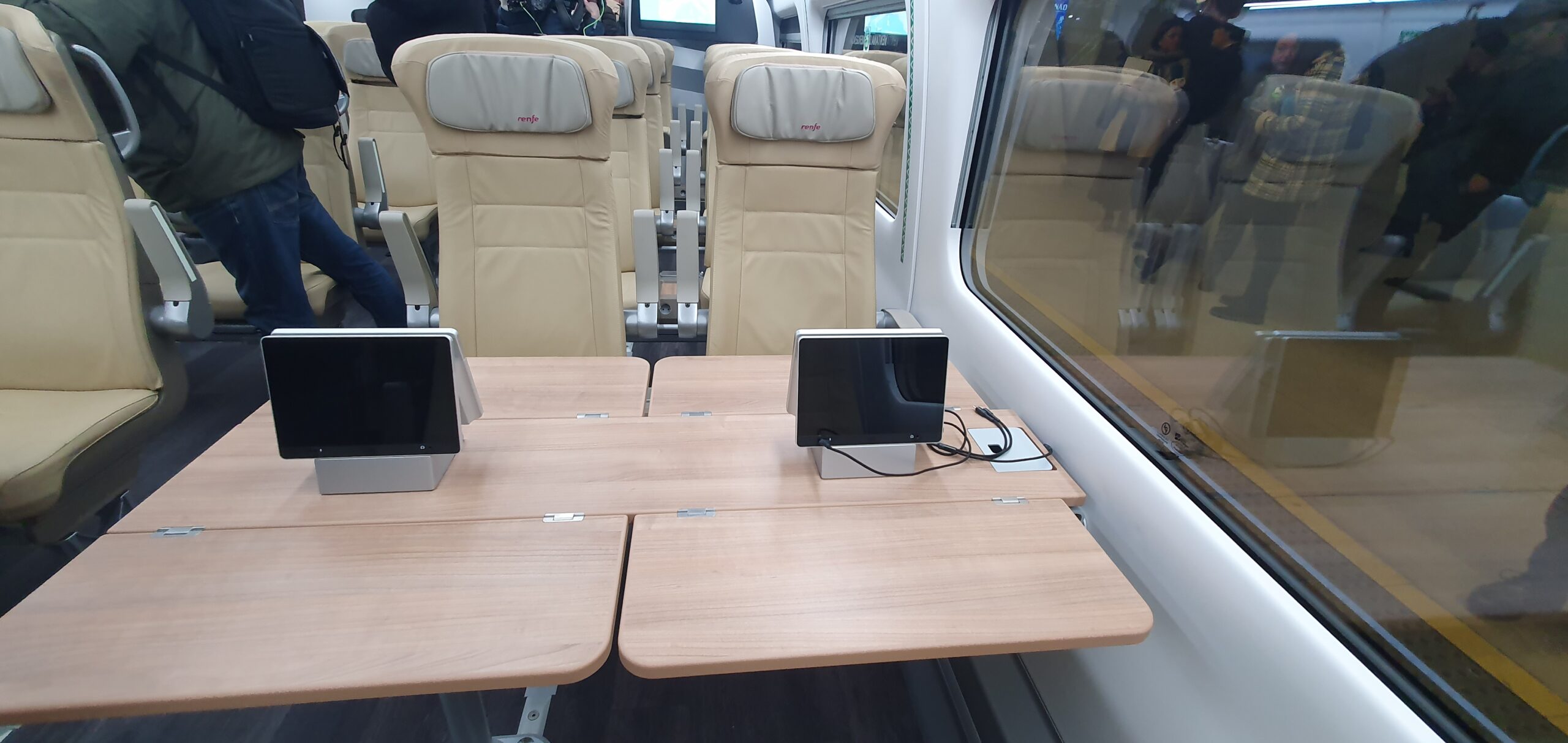Renfe desmiente a Abel Caballero: no suprimirá paradas para que el AVE llegue antes de Vigo a Madrid