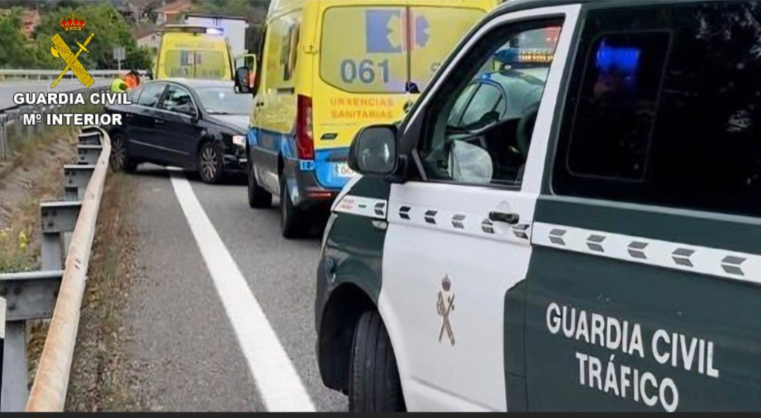 Investigan a una conductora que circuló en sentido contrario por la A-55 y chocó con 2 vehículos