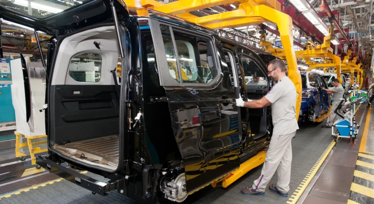 Stellantis Vigo vuelve a parar, esta vez 8 días