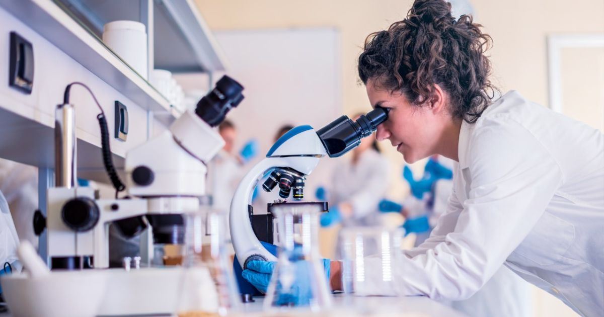 Galicia destina 12 millóns de euros a un innovador medicamento Car-T para pacientes con linfoma