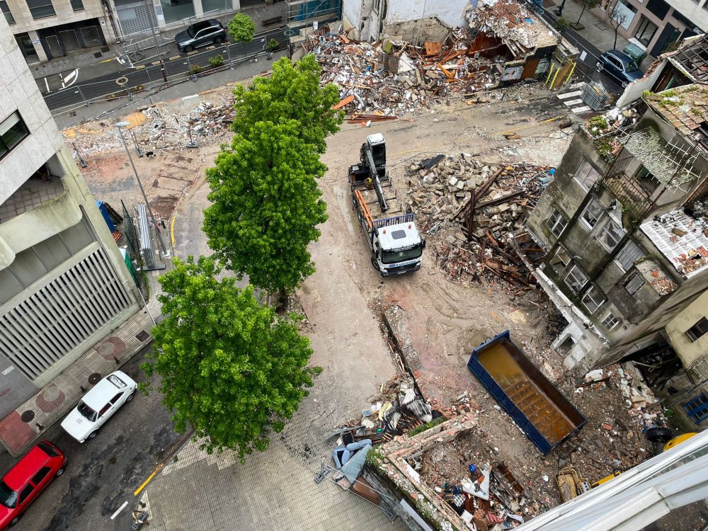 Avanzan las obras de urbanización del entorno de María Berdiales y Hernán Cortés