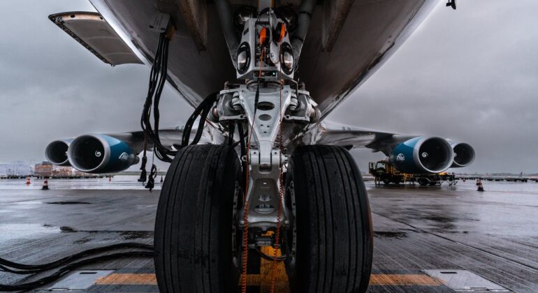 Caballero propone a Diputación y Xunta, cofinanciar vuelos desde Peinador