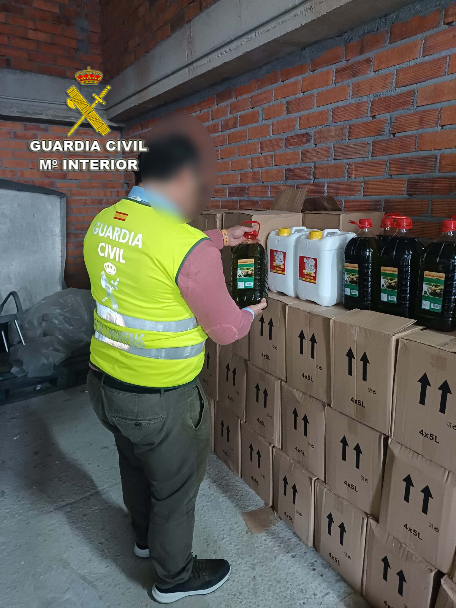 Interceptados 1.700 litros de aceite de oliva de Portugal sin registro sanitario
