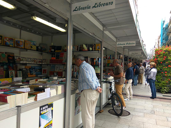 La Feria del Libro vuelve a la Praza de Compostela