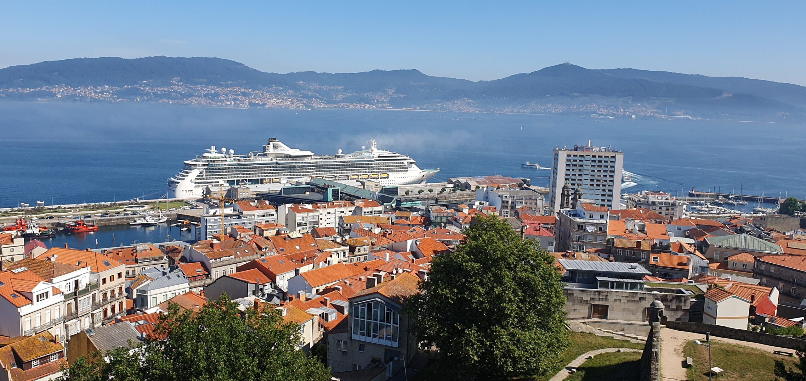 Atraca por primera vez en Vigo el 'Serenade of the Seas', con más de 3.000 pasajeros