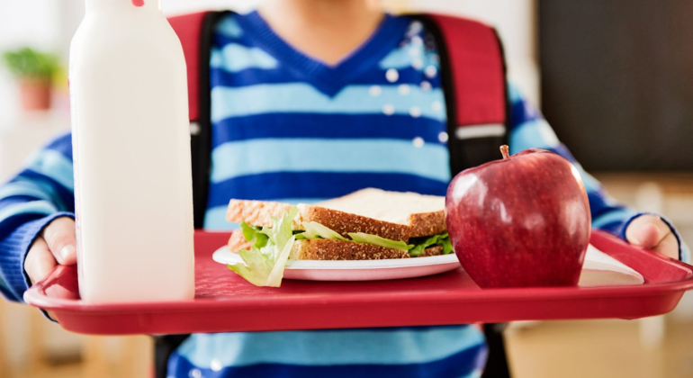 Becas de comedor y libros: hasta 70€ al mes por alumno y sin listas de espera