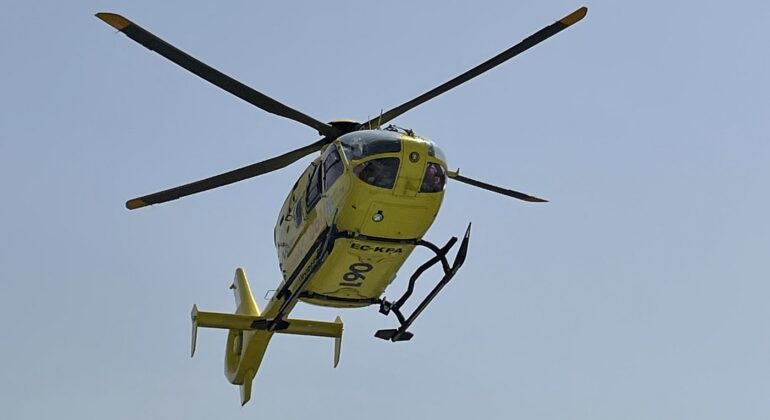 Muere un surfista en la playa Porto Senín, en Oia