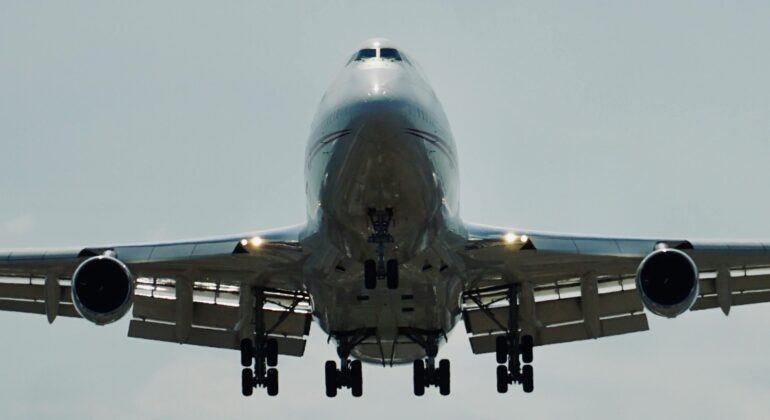 Peinador acelera y acaba 2025 con más pasajeros y más vuelos