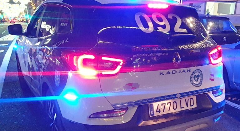 Detenido en Vigo, por golpear y causar daños a un coche que no era suyo, en plena calle
