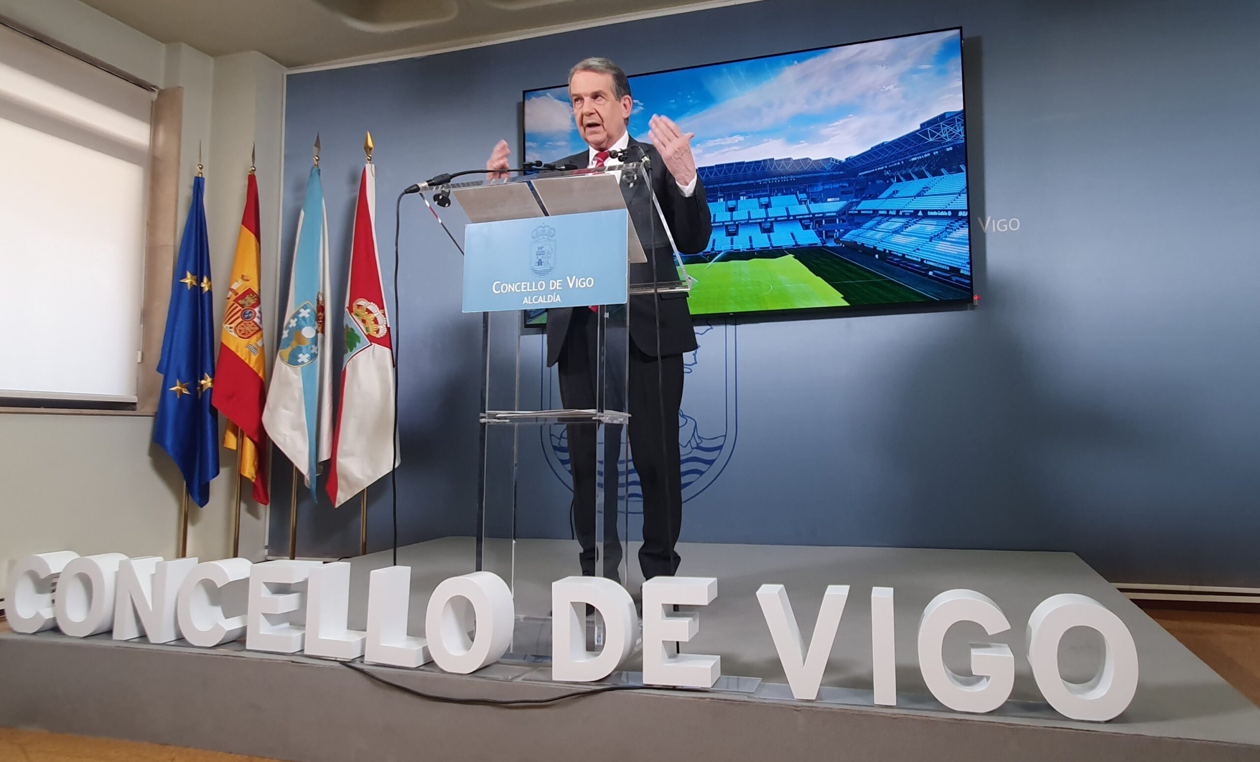 El alcalde estudia medidas legales por la exclusión de Vigo del Mundial 2030