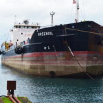 Astillero San Enrique repara en Vigo, a flote, la petrolera 'Greenoil'