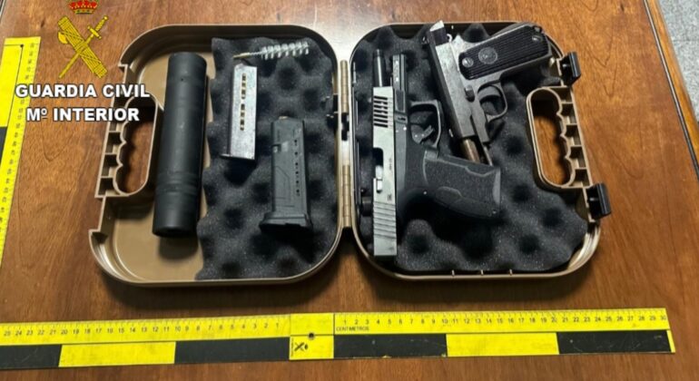 Detenido acusado de tráfico de drogas y tenencia ilícita de armas