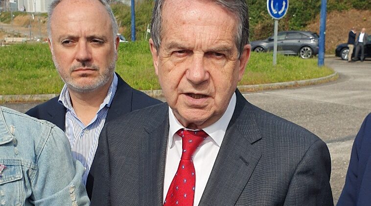 El alcalde reivindica que el Gobierno aporta el 25% de las 207 viviendas protegidas que la Xunta construye en Navia