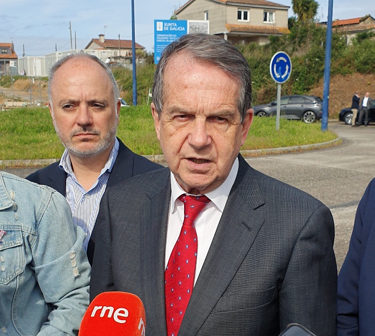El alcalde reivindica que el Gobierno aporta el 25% de las 207 viviendas protegidas que la Xunta construye en Navia