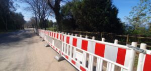 El paseo de la Capilla de A Guía se acerca a los 3 años vallado