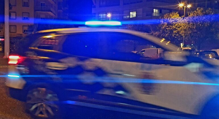 Arrestado tras encontrarle una pistola, con tres balas en el cargador