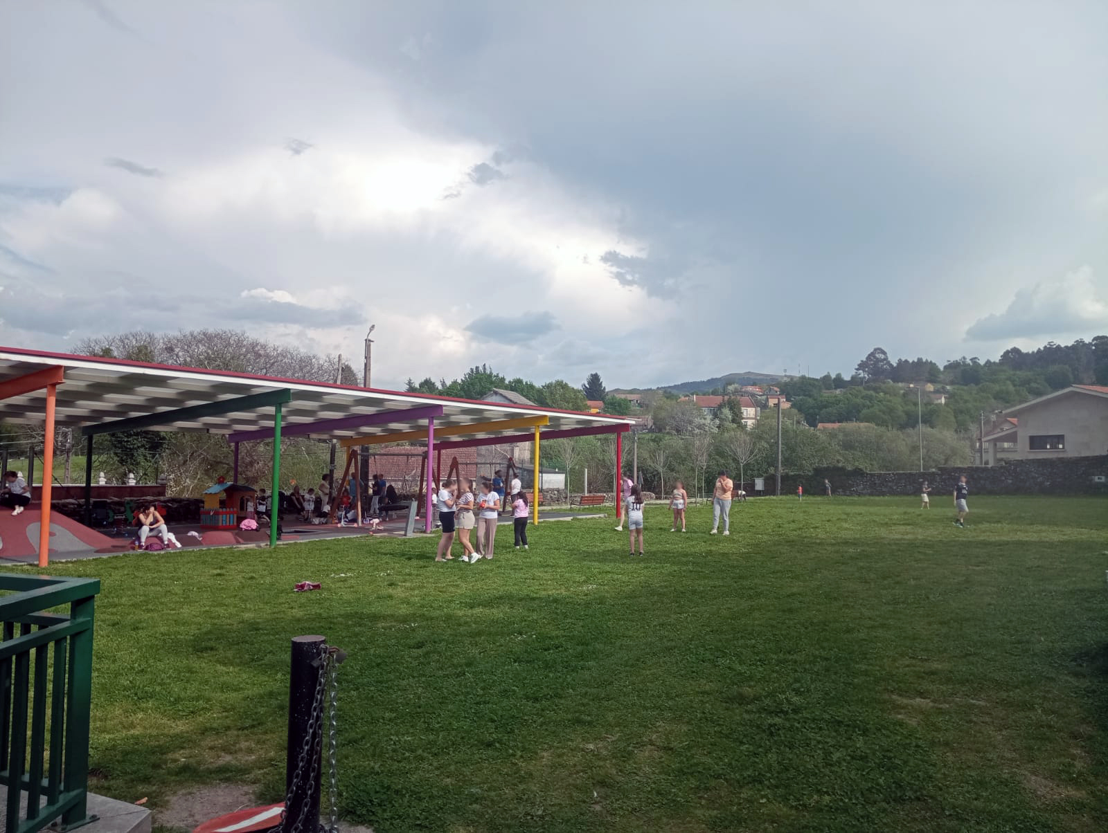 A oposición de Fornelos denuncia a intención do Goberno local de formigonar a única zona verde da vila