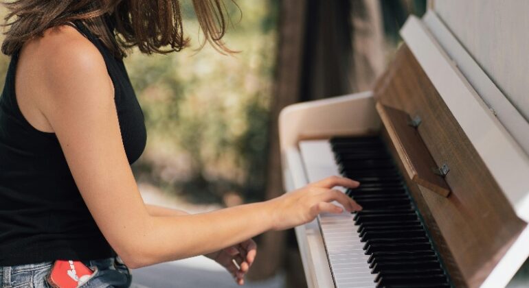 Más de 100 pianistas internacionales llegan a Vigo: buscan hogares y pianos para ensayar