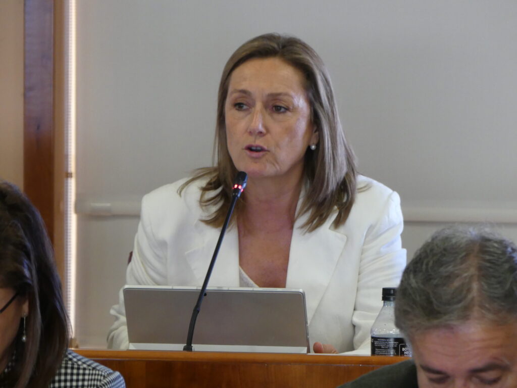 "Caballero, que decía que no tenía competencias en vivienda, admite ahora que sí las tiene"