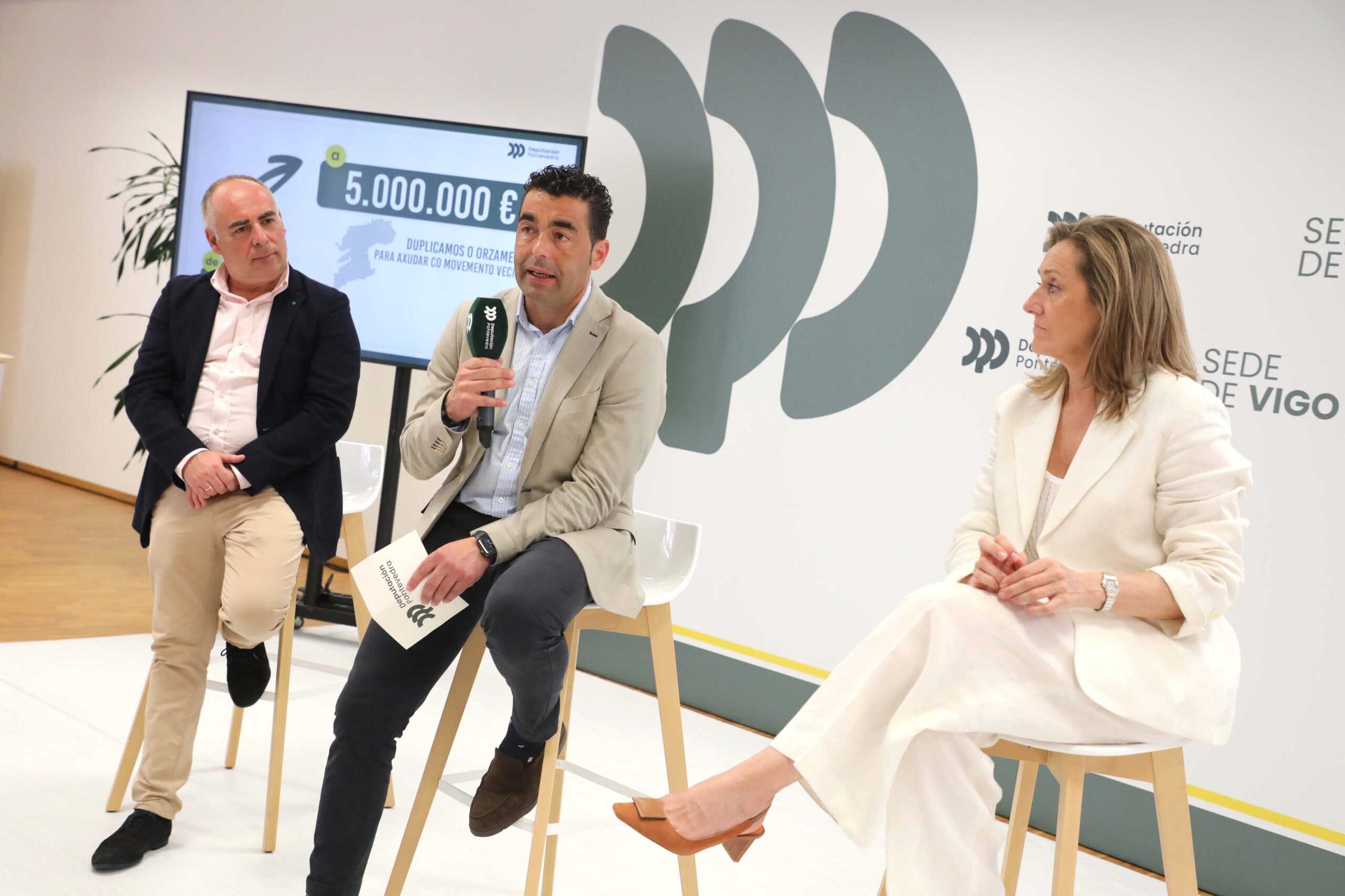 O presidente da Deputación anuncia en Vigo que se duplican os recursos para as asociacións veciñais