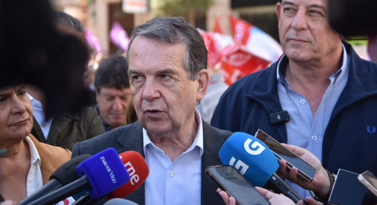 Caballero niega que la Diputación financie la piscina de Teis, "que costea el Ayuntamiento"