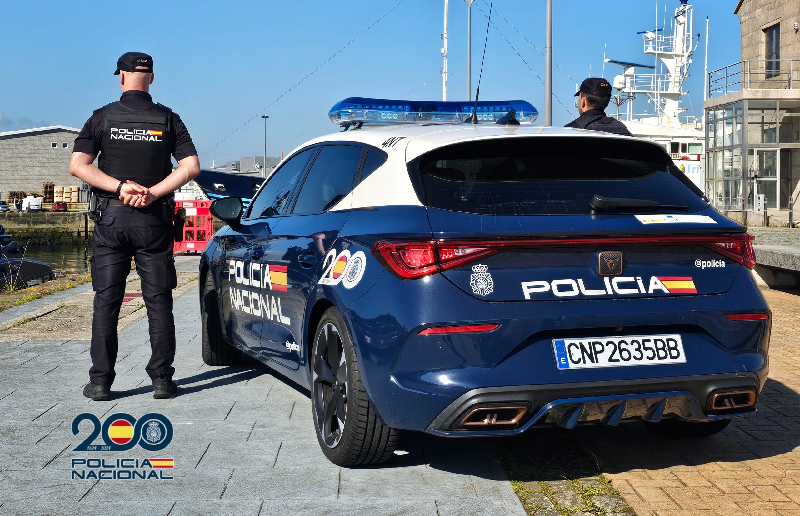 Arrestan a un hombre por tentativa de robo con fuerza y a una mujer, por hurto y estafa