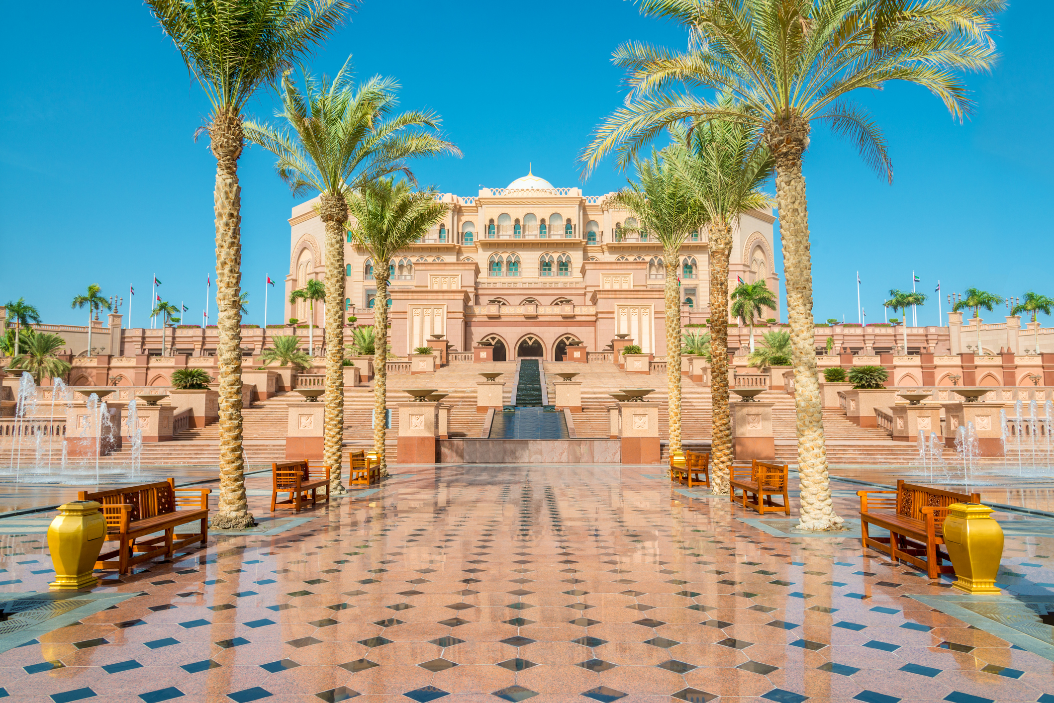 El granito gallego recubre hoteles, palacios y universidades de Dubái o Qatar