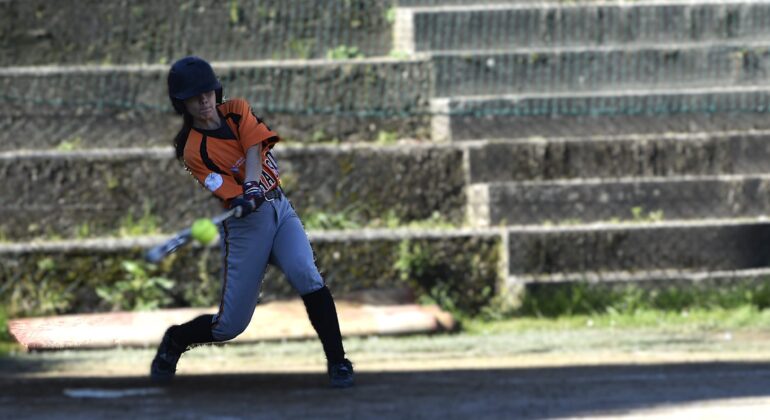 El Trasnos hace historia con el primer equipo de sofball femenino de Vigo