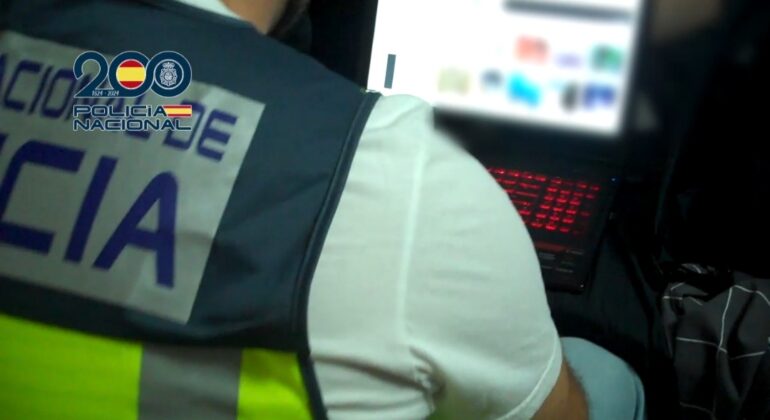 La Policía Nacional detiene a 35 personas por almacenar e intercambiar pornografía infantil
