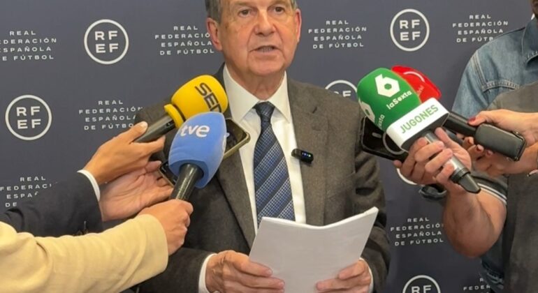 El alcalde dispuesto a colaborar con la Federación para que Vigo sea sede del Mundial 2030