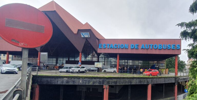 El Pleno del Concello rechaza construir un centro de asociacionismo en la parcela de la antigua estación de autobuses
