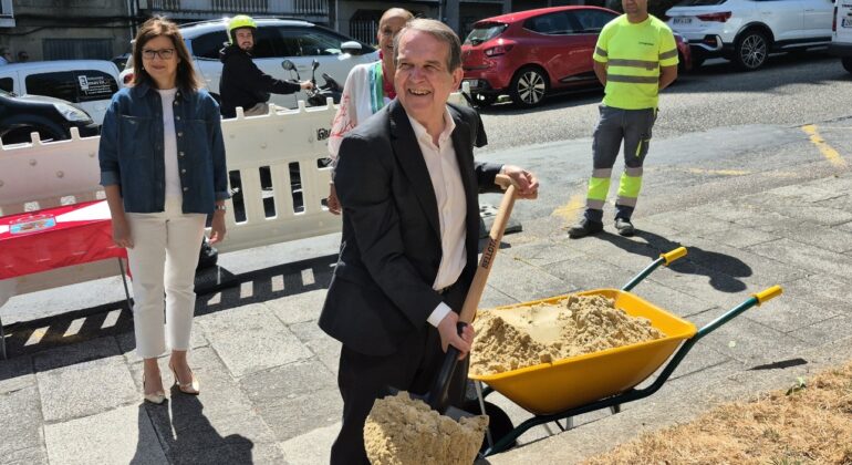 Empiezan las obras de las rampas mecánicas del Paseo de Granada, junto al Concello