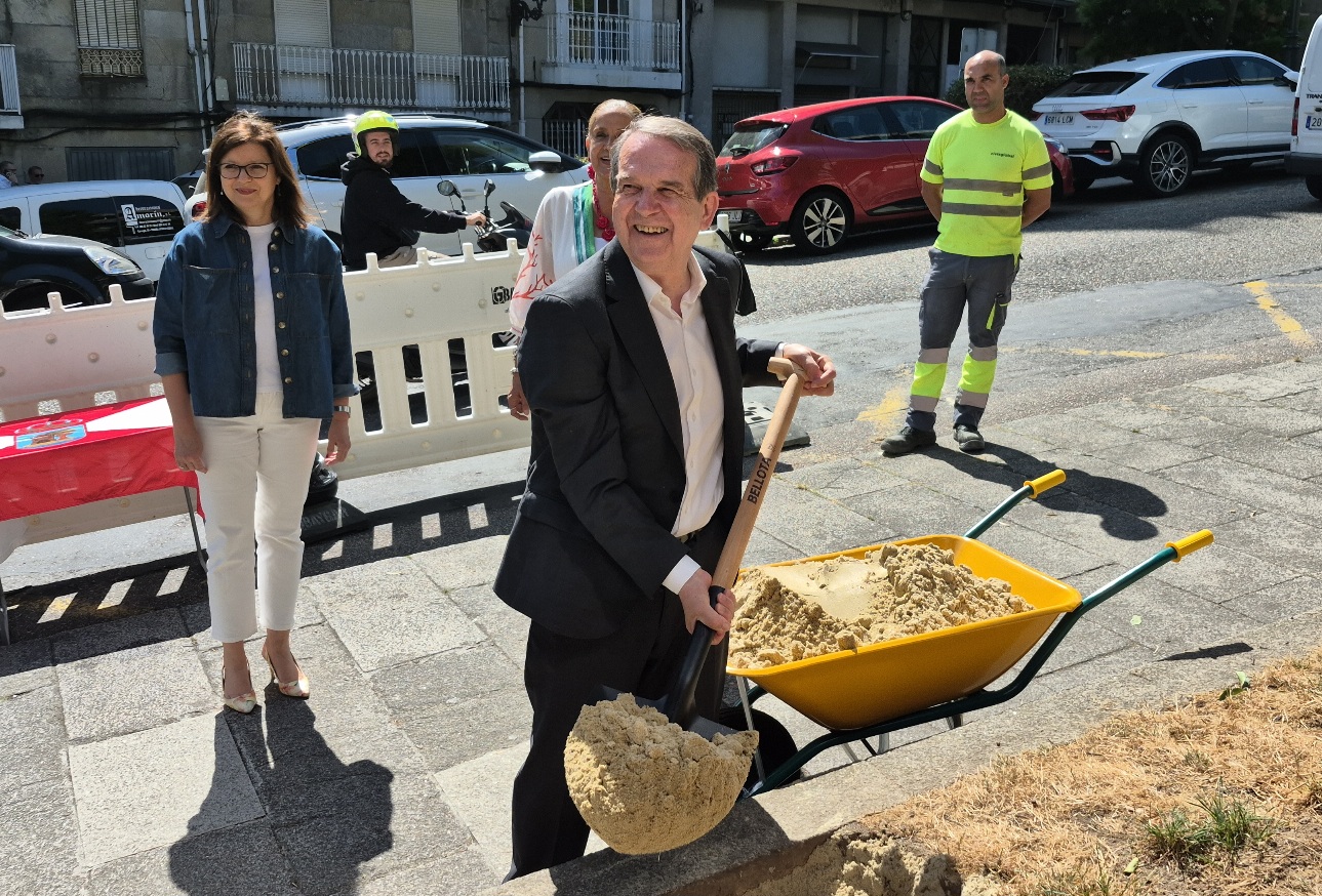 Empiezan las obras de las rampas mecánicas del Paseo de Granada, junto al Concello