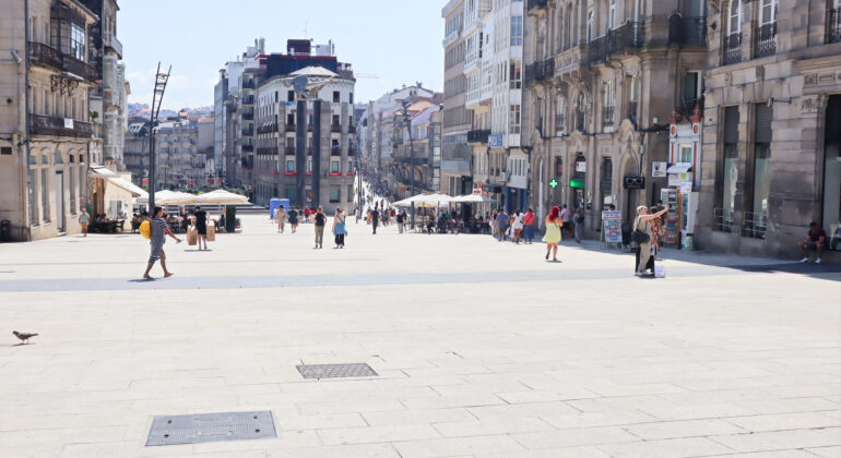Urgen la instalación de árboles en la Porta do Sol para naturalizar y dar sombra al corazón de Vigo