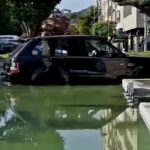 Pierde el control al volante y acaba metiendo el coche en el estanque de Plaza de América