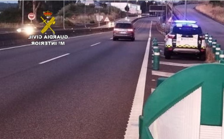 'Cazados' en la A-55, a su paso por Vigo, a 177 y 169 km/h, en lo que podría ser una carrera ilegal