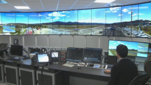 Exigen la paralización de la torre de control remota en Peinador "por riesgos de seguridad"