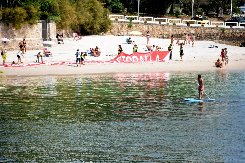 Manifestación, por terra e mar, para "reconquistar" Toralla para o pobo de Vigo