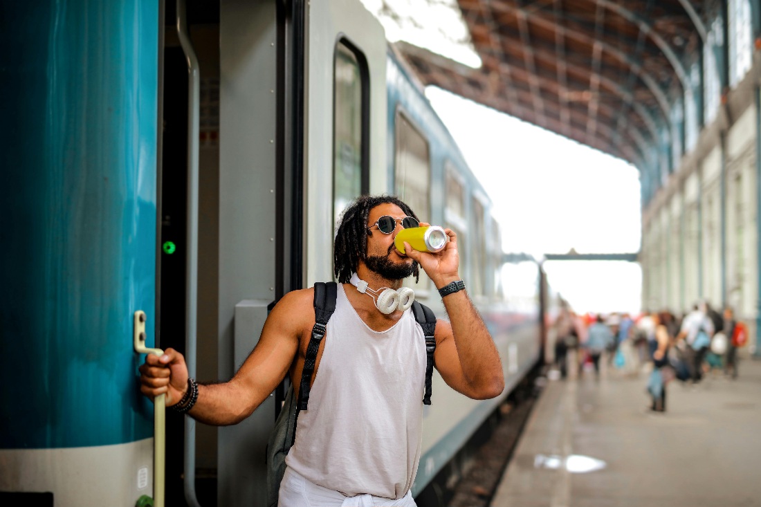 El Gobierno aprueba el programa 'Verano Joven 2025', con descuentos de hasta el 90% para viajar