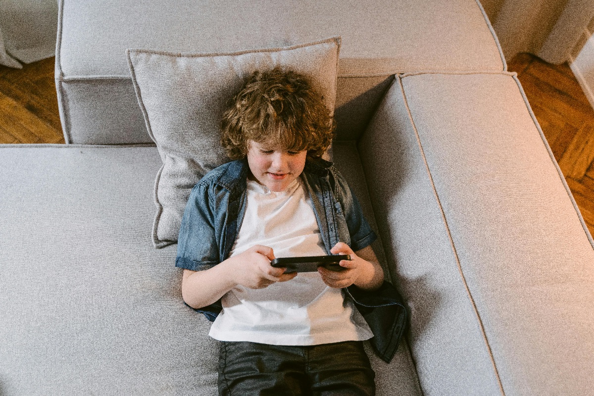 'I Observatorio de Hábitos Digitales en menores': el 42% de niños usa el móvil antes de los 8 años