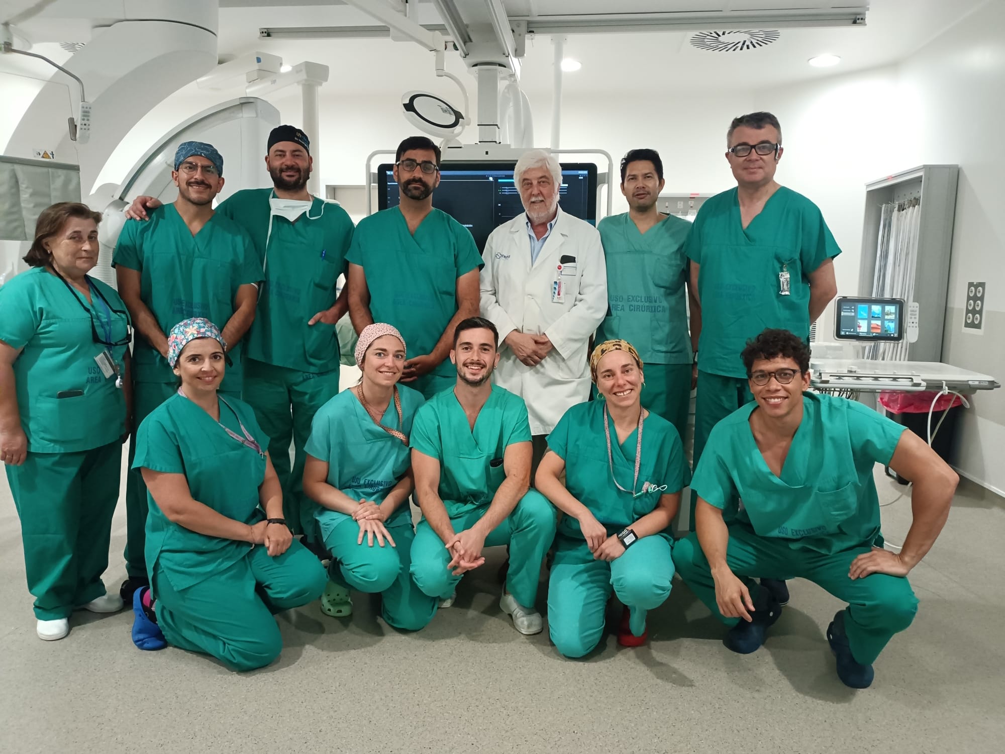 Cardiología del Cunqueiro emplea, por primera vez a nivel mundial, una nueva técnica de tratamiento de estenosis aórtica