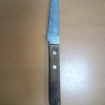 Amenaza de muerte a su madre, poniéndole un cuchillo en el cuello