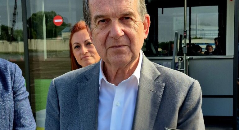 Caballero exige a Rueda que le ceda las competencias en vivienda para construir 1.000 pisos de protección en Vigo