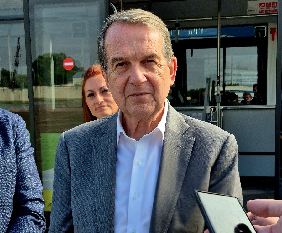 Caballero exige a Rueda que le ceda las competencias en vivienda para construir 1.000 pisos de protección en Vigo