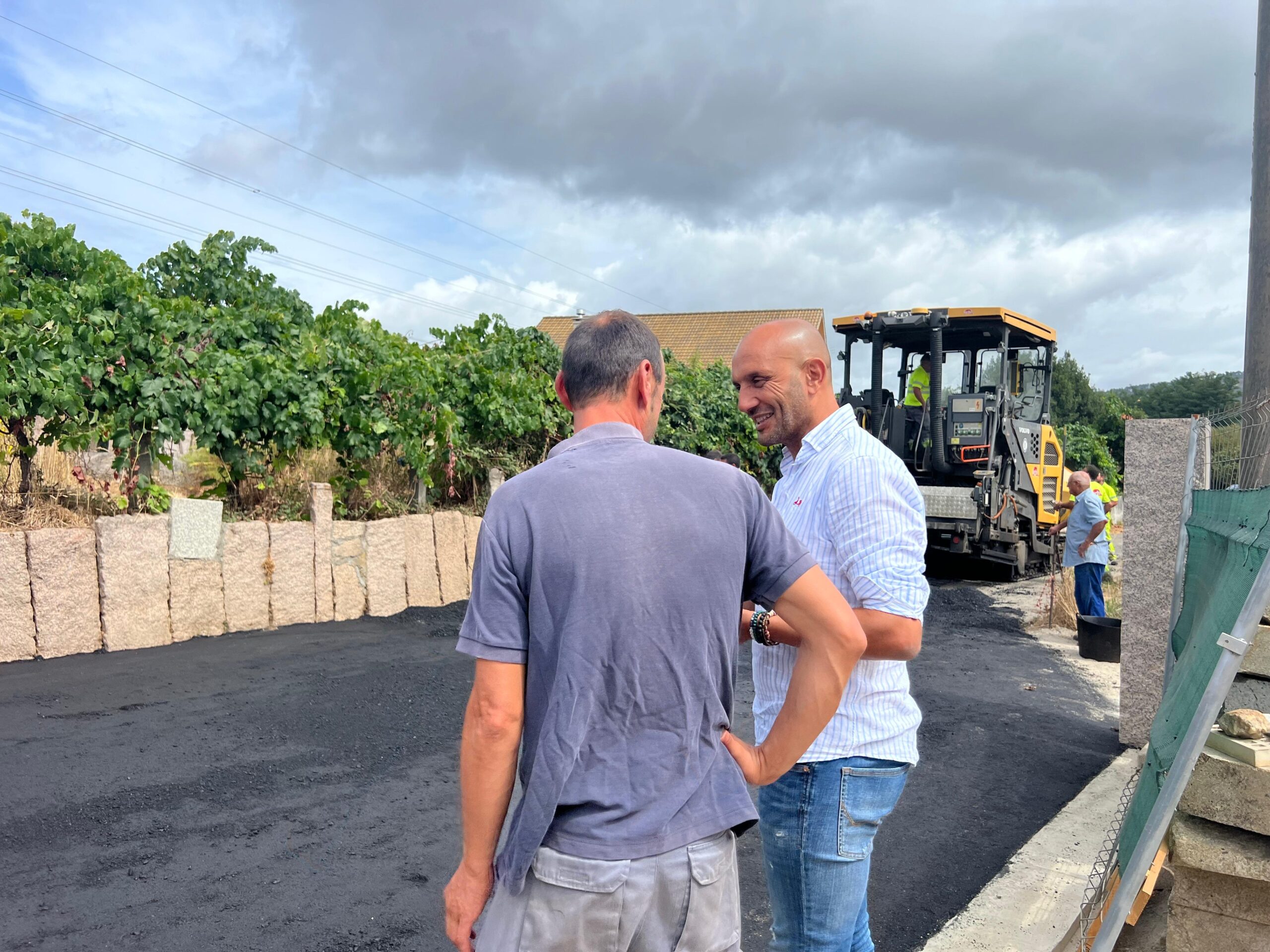 A obra de saneamento da Travesía de Novas, en Atios, entra na súa fase final