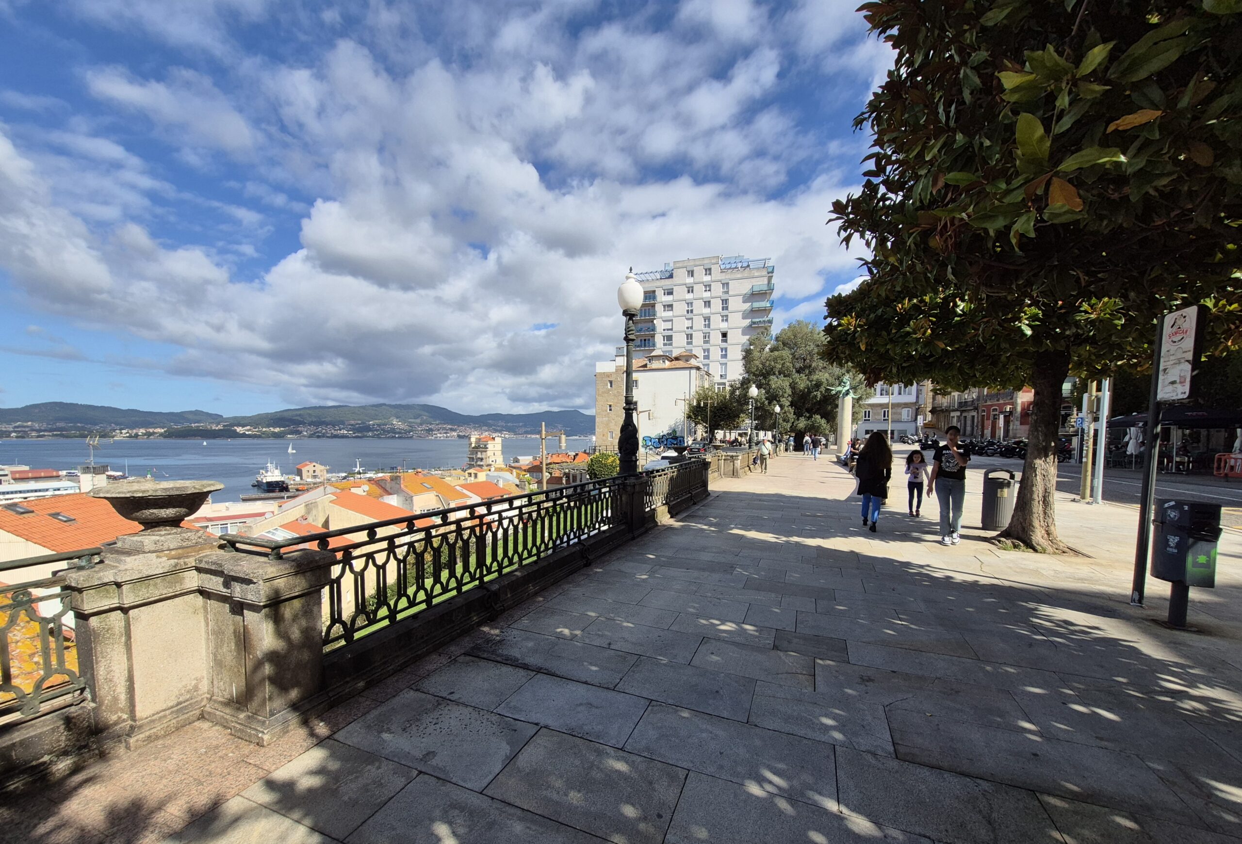 Nubes, claros y lluvia este sábado