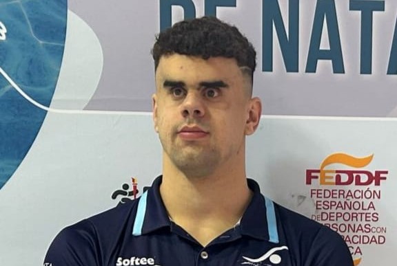 Una nueva distinción para el nadador vigués Juan Ferrón
