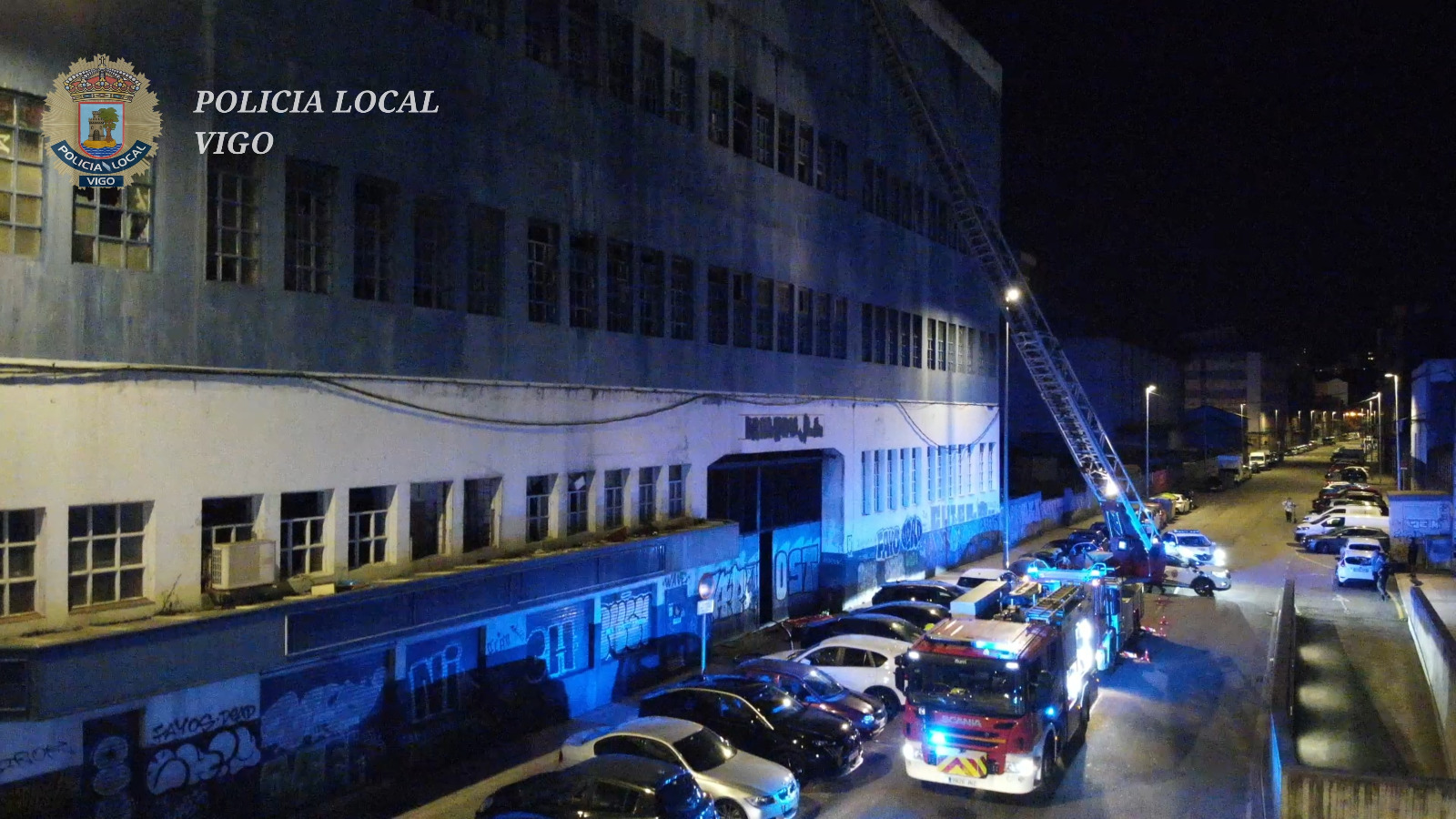 Rescatan a dos personas de la antigua nave de Pescanova, donde se produjo otro conato de incendio