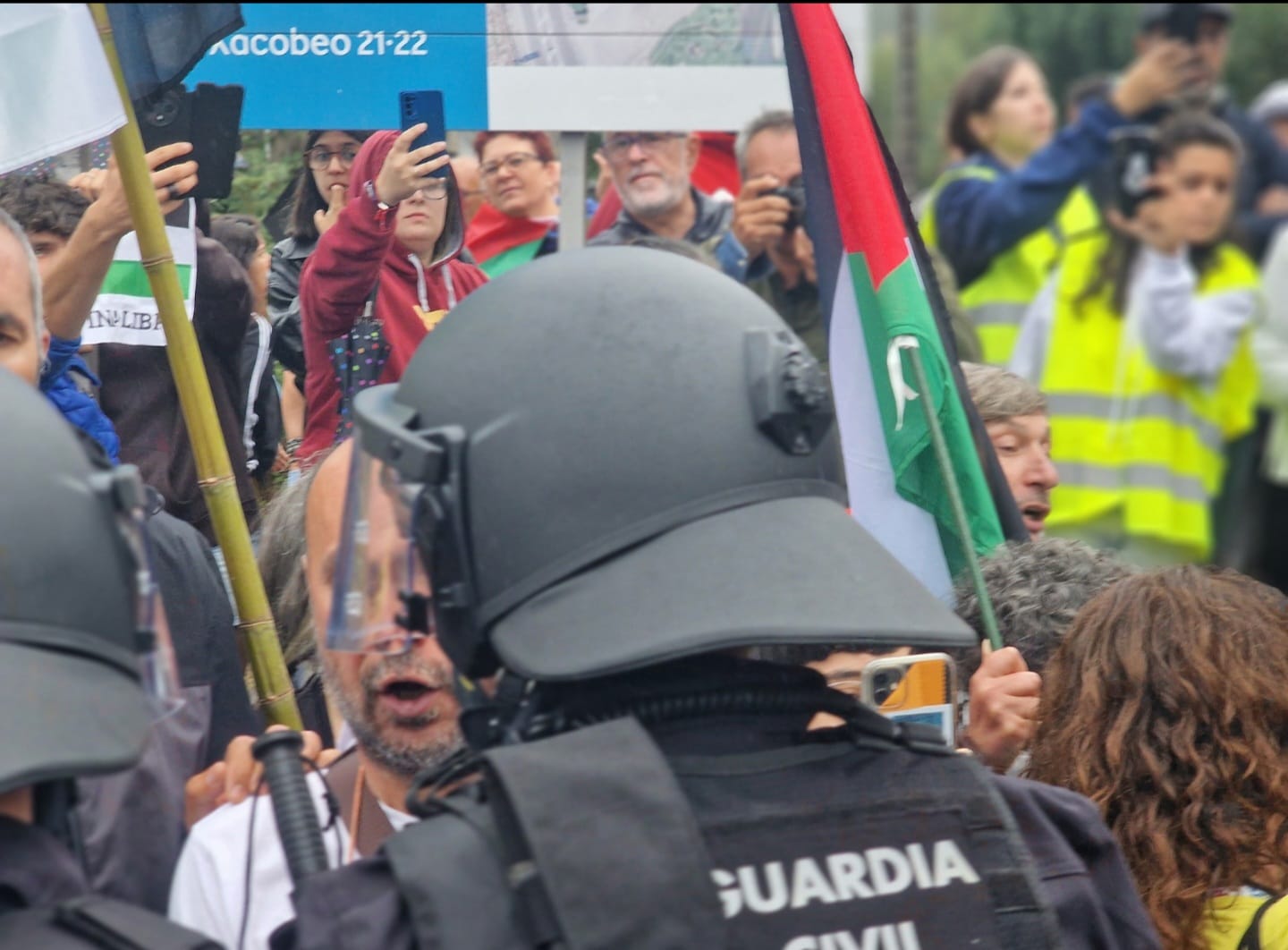 GALERÍA/ Imágenes de la protesta contra Israel, en la llegada de La Vuelta a Mos